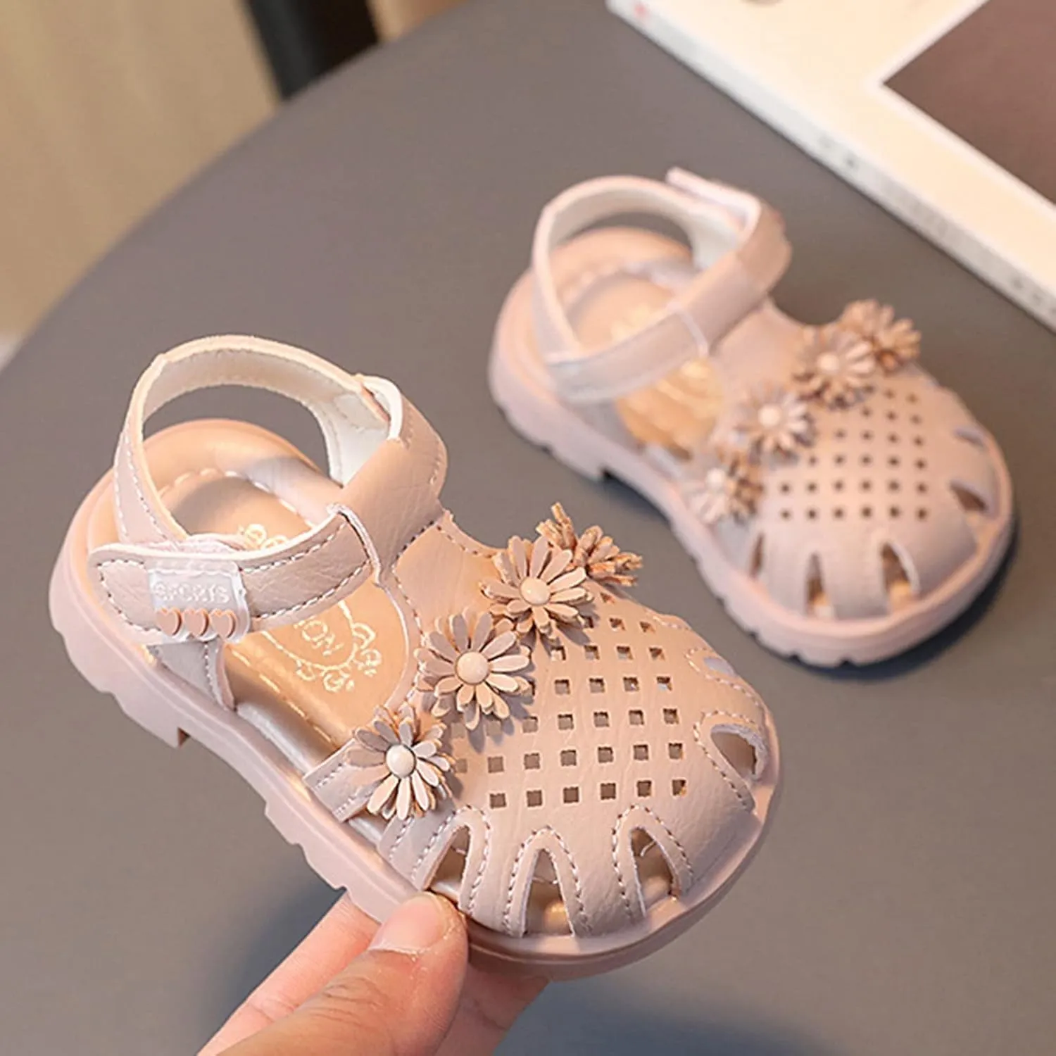 Kids Closed Toe Flower Sandals With Strap Rubber Sole ??ow Heels Soft Beach Shoes Toddler Summer Outdoor Pool Loafers