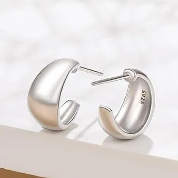 Matte Allure: 925 Silver Geometric Minimalist Stud Earrings (gold)